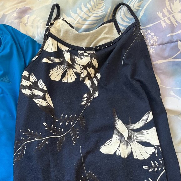 11 Assorted Blouses and T-Shirts - Picture 9 of 12